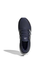 Zapatilla de running de la marca Navy con parte superior de malla, ajuste tipo calcetín, tres franjas blancas, suela acolchada y texto "ULTRABOOST" en el lateral.
