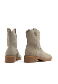 RYŁKO Botines bajos - olive
