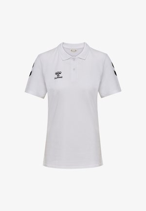 Witte poloshirt met kraag, twee knopen en een zwart logo op de linkerborst. Heeft zwarte chevronpatronen op de mouwen.