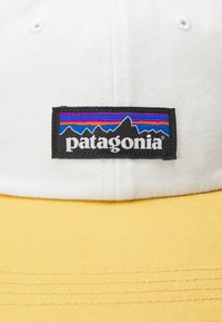 Patagonia P-6 LABEL TRAD UNISEX - Sapka - birch white