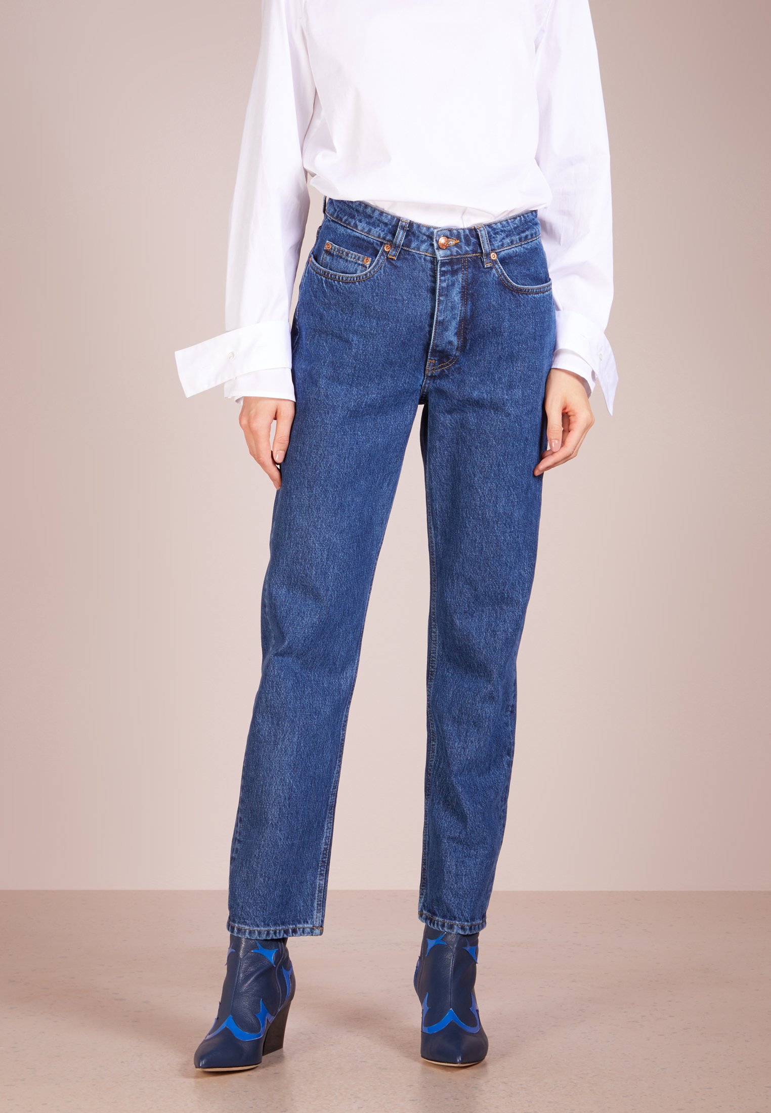 pearl jeans won hundred