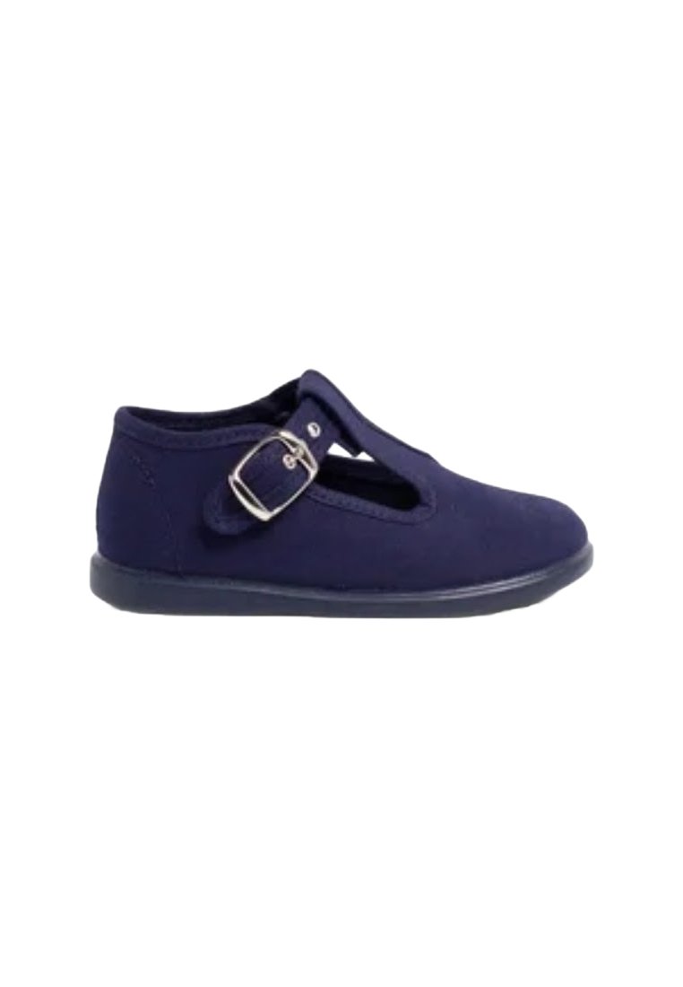 Scarpa di tessuto blu navy con punta rotonda, design a T-bar, chiusura con fibbia e suola in gomma. Texture liscia e linee semplici.