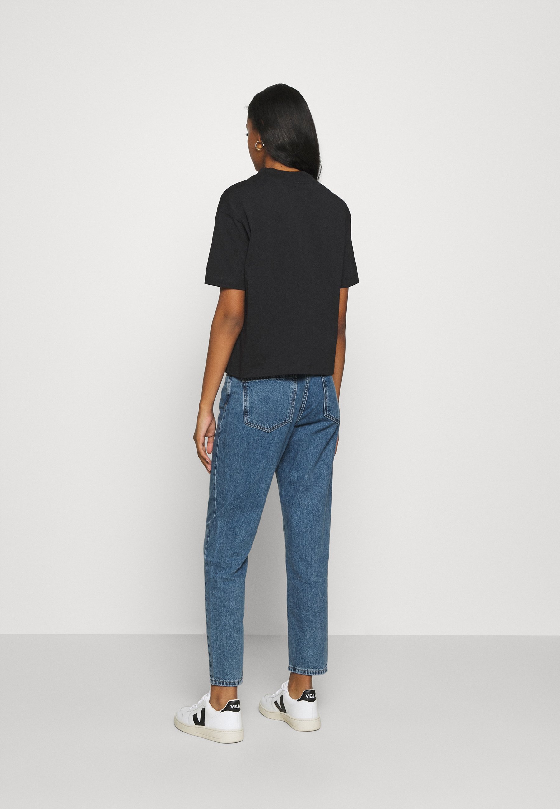 Gina Tricot DAGNY MOM - Relaxed fit jeans - mid blue/dark-blue denim -  Zalando.co.uk
