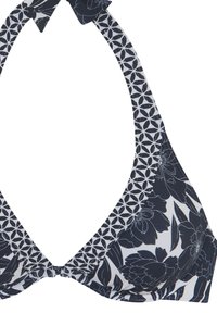 Kolmnurkne bikiinitoop, tume sinine lilleline muster valgel taustal, kitsaste rihmade ja kaela kohal paelaga. Sile kangatextuur.