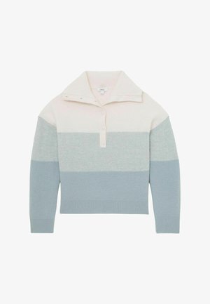 Suéter de punto de color claro con cuello alto, con rayas horizontales en crema y dos tonos de azul. Cierre con botones en el cuello.