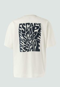 Witte katoenen T-shirt met een zwart gestileerd "ESCAPE"-grafiek op de achterkant. Losse pasvorm met korte mouwen en een ronde hals.