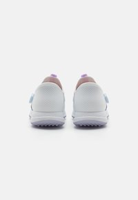 Skechers Performance ELITE biały