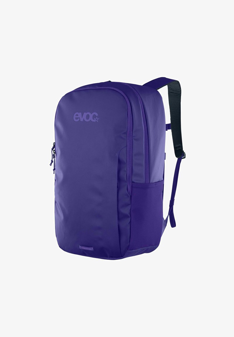 Lila Rucksack aus glattem, strapazierfähigem Stoff. Verfügt über eine vordere Reißverschlusstasche, eine seitliche Netzseitentasche und verstellbare, gepolsterte Träger.