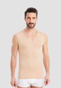 FINN Design - ÄRMELLOS V-AUSSCHNITT - Undershirt - nude Thumbnail Image 1