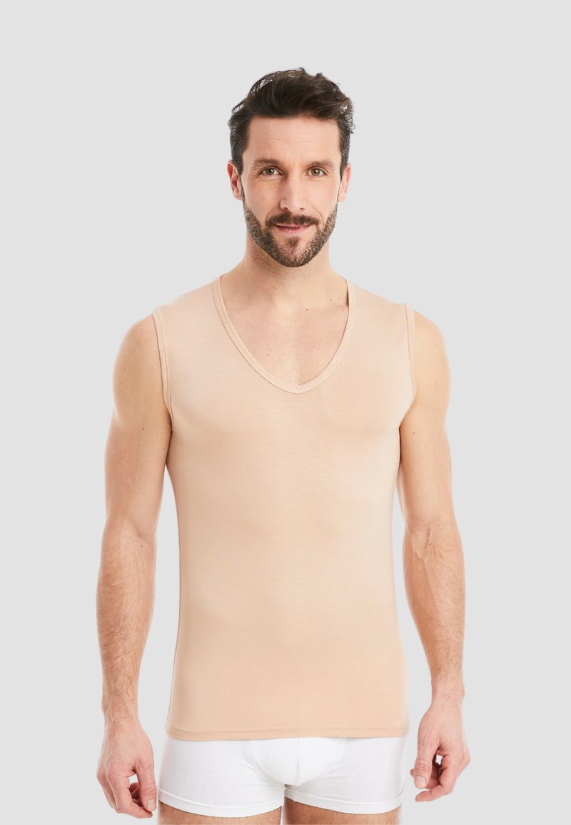 FINN Design - ÄRMELLOS V-AUSSCHNITT - Undershirt - nude, Enlarge