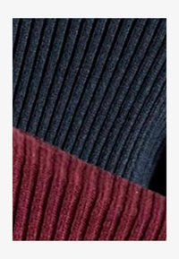 Wybrany, burgundy red/navy blue