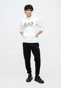 EA7 Emporio Armani TRAIN CORE BIG LOGO - Športni pulover - white