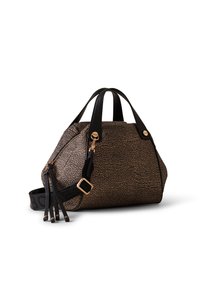 Bolso con estampado marrón y negro, asas negras, herrajes dorados y una correa de tela ajustable y desmontable con tiradores de cremallera con borlas.