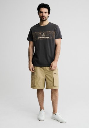 Diverse, - T-shirt z nadrukiem