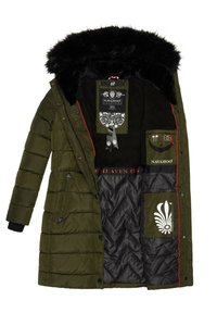 Olivgrüne wattierte Parka mit schwarzem Kunstfellbesatz, ausgestattet mit Innentaschen und roten Akzenten. Inklusive Markenlabel und Logodetails.