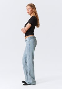 Weekday NOVA LOW RISE SLIM BOOTCUT - Bootcut jeans - lip blue