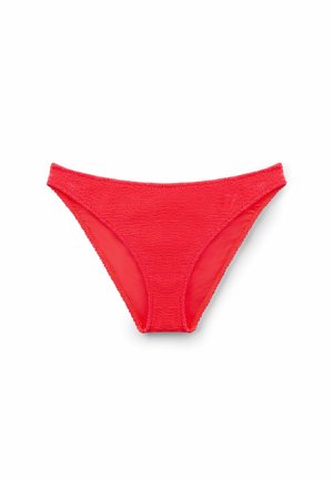 Parte inferiore di bikini rossa con un design a maglia testurizzata e una fodera liscia. I bordi presentano una leggera finitura elastica, che offre una vestibilità aderente.