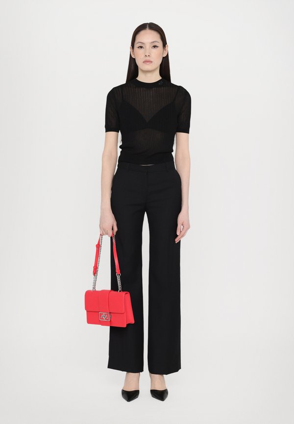 MEDIUM MESSENGER BAG - Cross body bag - grenadine