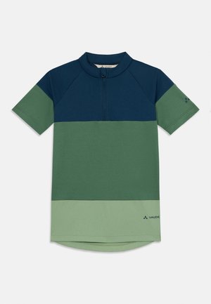 Short-sleeve polo shirt in navy and green shades. Features a half-zip front, raglan sleeves, and a rounded hem. Logo on the lower side.