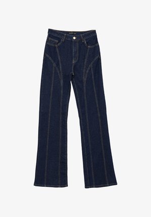 Dunkelblaue Denim-Jeans mit weitem Bein, featuring geschwungene Steppnähte, zwei Fronttaschen und einen Knopfverschluss vorne.