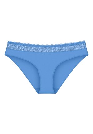 Blaue Damen-Bikini-Slips mit einem breiten Spitzenbund und glattem Stoff darunter, vor weißem Hintergrund präsentiert.