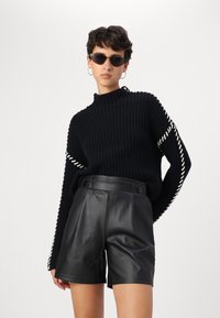 Vero Moda VMNEWCREAM FUNNELNECK PULLOVER  - Jumper - black/birch