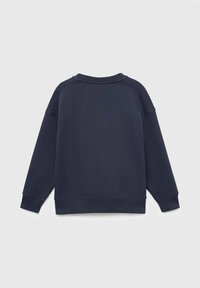 Felpa navy con una consistenza morbida, scollo rotondo e orlo a costine. Presenta maniche raglan e una vestibilità rilassata con un design minimalista.