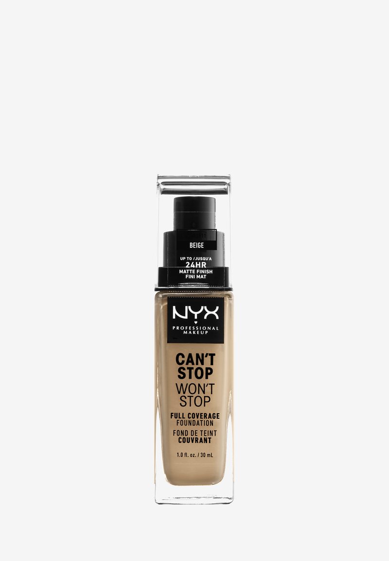 Beige Foundation in einer klaren rechteckigen Flasche mit einer schwarzen Pumpe, beschriftet mit "NYX Can't Stop Won't Stop Full Coverage Foundation." 30 mL.