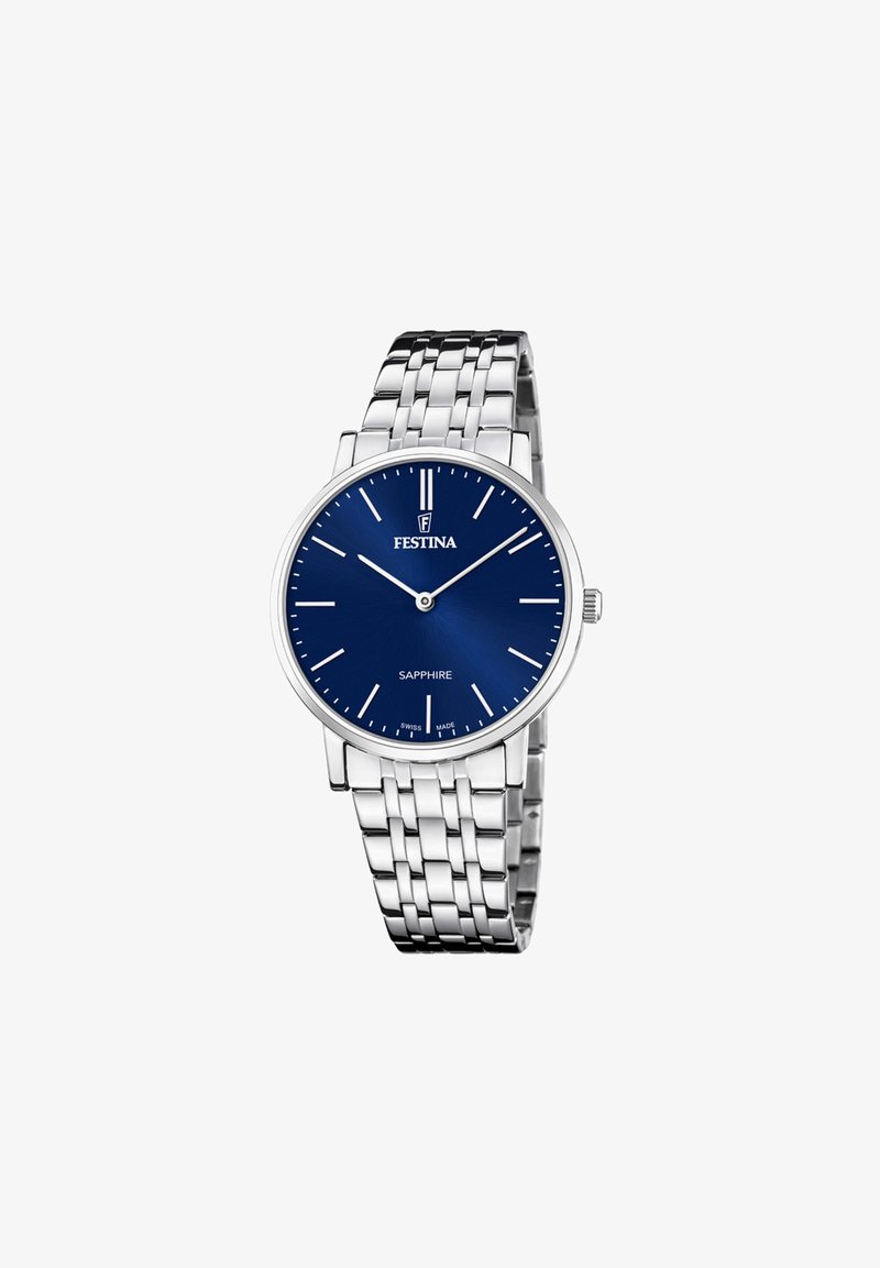 Reloj de acero inoxidable plateado con esfera azul, cristal de zafiro, diseño minimalista y marcadores de hora plateados en una correa de pulsera tejida.