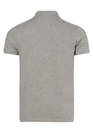 Bagfraudsvisning af en ensfarvet lysegrå polo-shirt med korte ærmer og en foldet krave på en hvid baggrund.