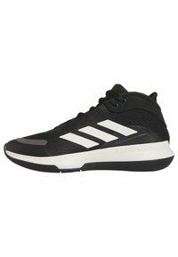 Zwarte sport schoen met een mid-top ontwerp, voorzien van een gestructureerde mesh bovenkant, drie witte strepen en een rubberen buitenzool voor grip.