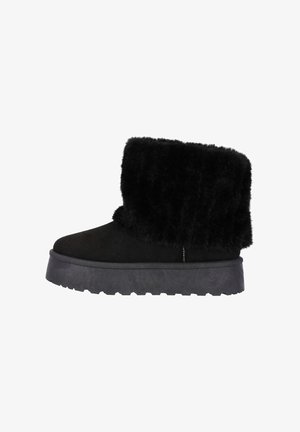 Sorte ankelstøvler lavet af ruskind med en luksuriøs faux fur krave. Har en tyk, tekstureret ydersål med et solidt grebmønster.