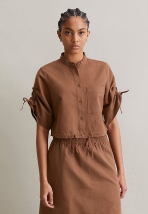 KURZARM RELAXED MIT TUNNELZUG-DETAILS - Chemisier - melted chocolate