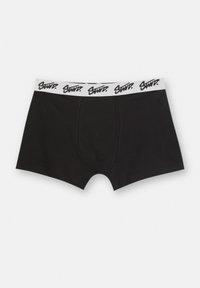 Svarta boxershorts i bomull med en vit midjeresår som har svart logotekst. Designen inkluderar en figurnära form och korta ben.