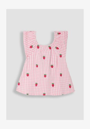 Top in gingham rosa con scollatura arricciata e maniche corte, con fragole rosse ricamate sparse sul tessuto.