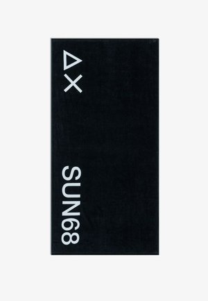 Asciugamano rettangolare nero con simboli bianchi PlayStation, triangolo e croce, nell'angolo in alto a sinistra e testo "SUN68" disposto verticalmente lungo il bordo sinistro.