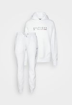 TOMMY HILFIGER MIDNIGHT NAVY TRACKSUIT 9569/9559 main image 1
