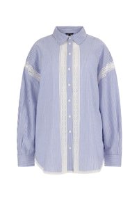 Camicia a righe blu e bianche con maniche lunghe, dettagli in pizzo e colletto classico. Tessuto morbido con una vestibilità comoda.