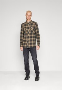 Wrangler TEXAS  - Vaqueros rectos - universe