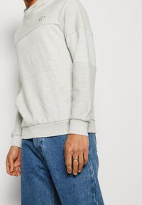 INDICODE JEANS Luvtröja - light grey