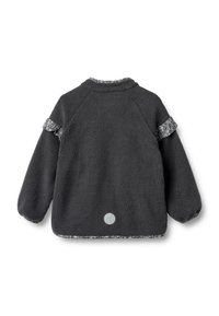 Graue Fleecejacke mit strukturierter Oberfläche, floralem Besatz an den Ärmeln und einem runden Logo-Patch am Saum. Lockere Passform mit Kragen.