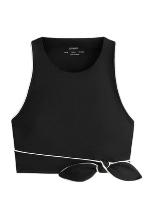 Černý bezrukávý crop top s kulatým výstřihem a bílým lemováním uvázaným na mašli na spodní pravé straně.