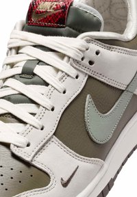 Nike Sportswear DUNK LOW RETRO - Stringate sportive - medium olive sail ironstone jade horizon