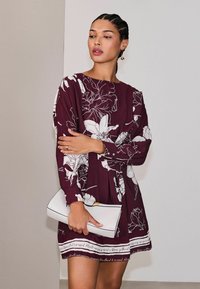 Unausgewählt, plum purple floral print