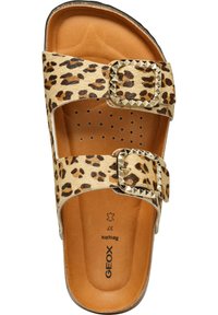 Infradito con stampa leopardata, dotati di due cinturini regolabili, fibbie in tonalità oro con borchie e una soletta liscia e imbottita di colore marrone chiaro.