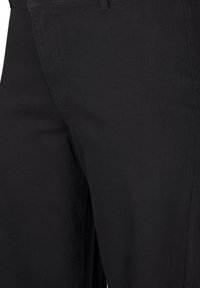 Zizzi FLASH - Flared Jeans - black