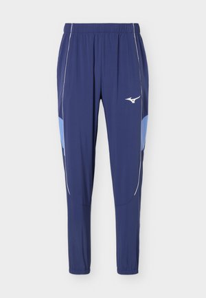 Marineblauwe sportbroek met lichtblauwe zijpanelen, witte bies, elastische tailleband en wit Mizuno-logo op de rechterdij.