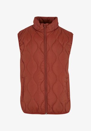 Quiltet ærmeløs vest i rustfarve med høj krave og central lynlås; har bølgede syninger og sidelommer.
