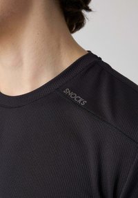 SNOCKS T-shirt basic - schwarz