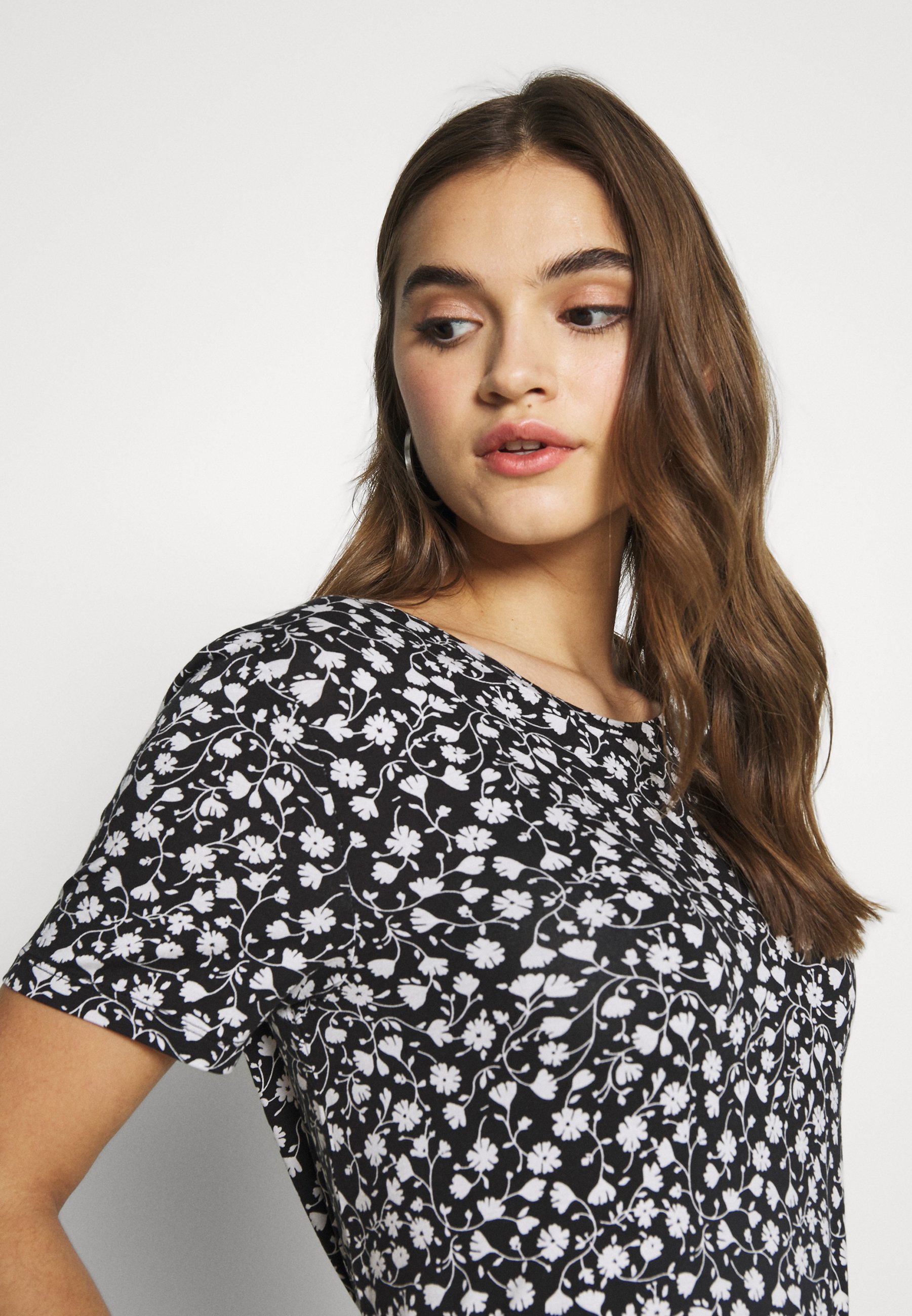 b.young BYRILLO T shirts med print off white Zalando.no b.young BYRILLO - T-shirts med print - olive night